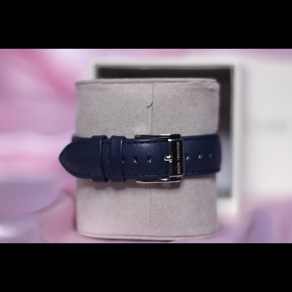Navy blue leather Michael kors watch - Picture 4 of 6